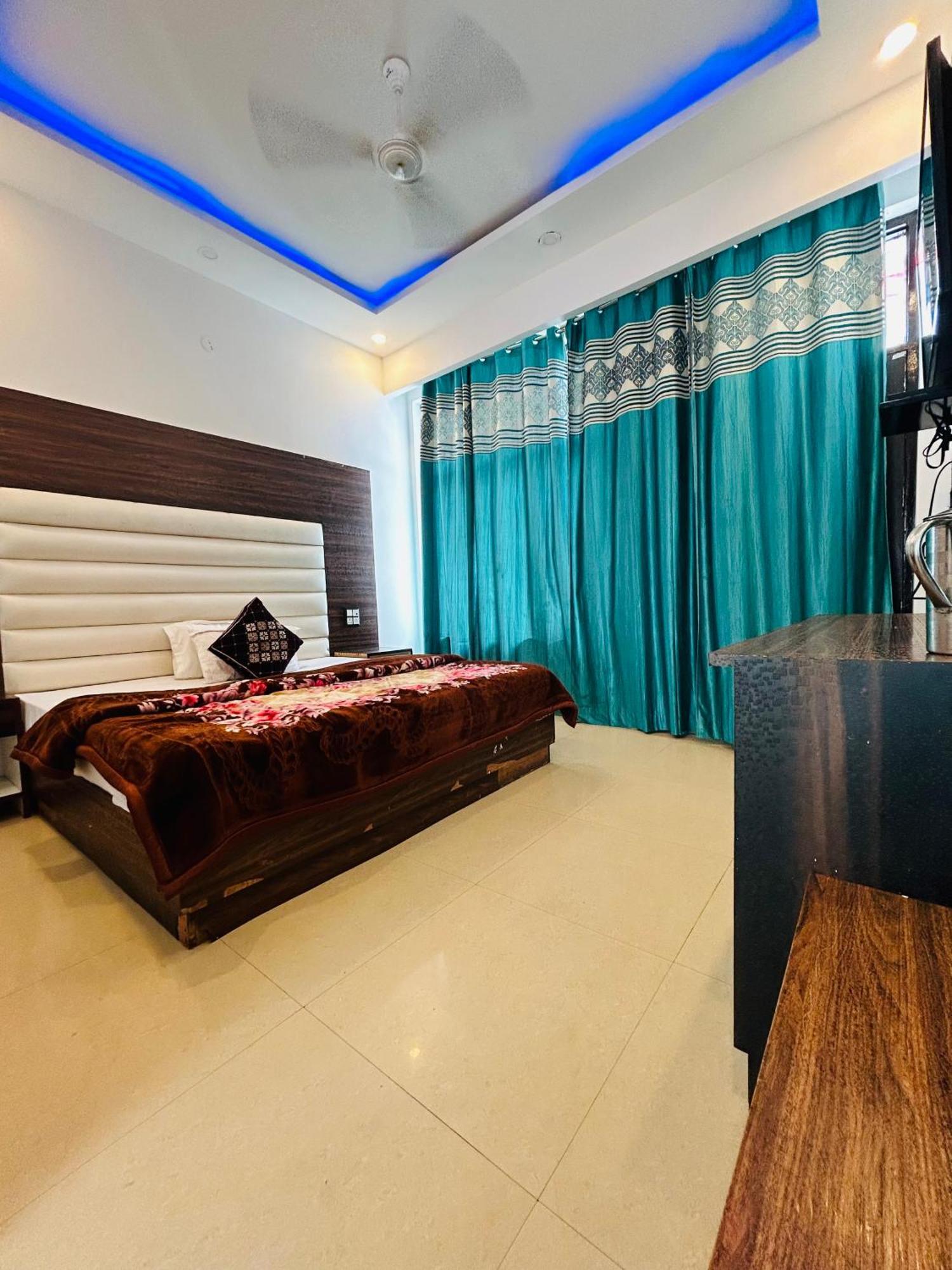 Rahul Hotel & Restaurant มัสซูรี ภายนอก รูปภาพ