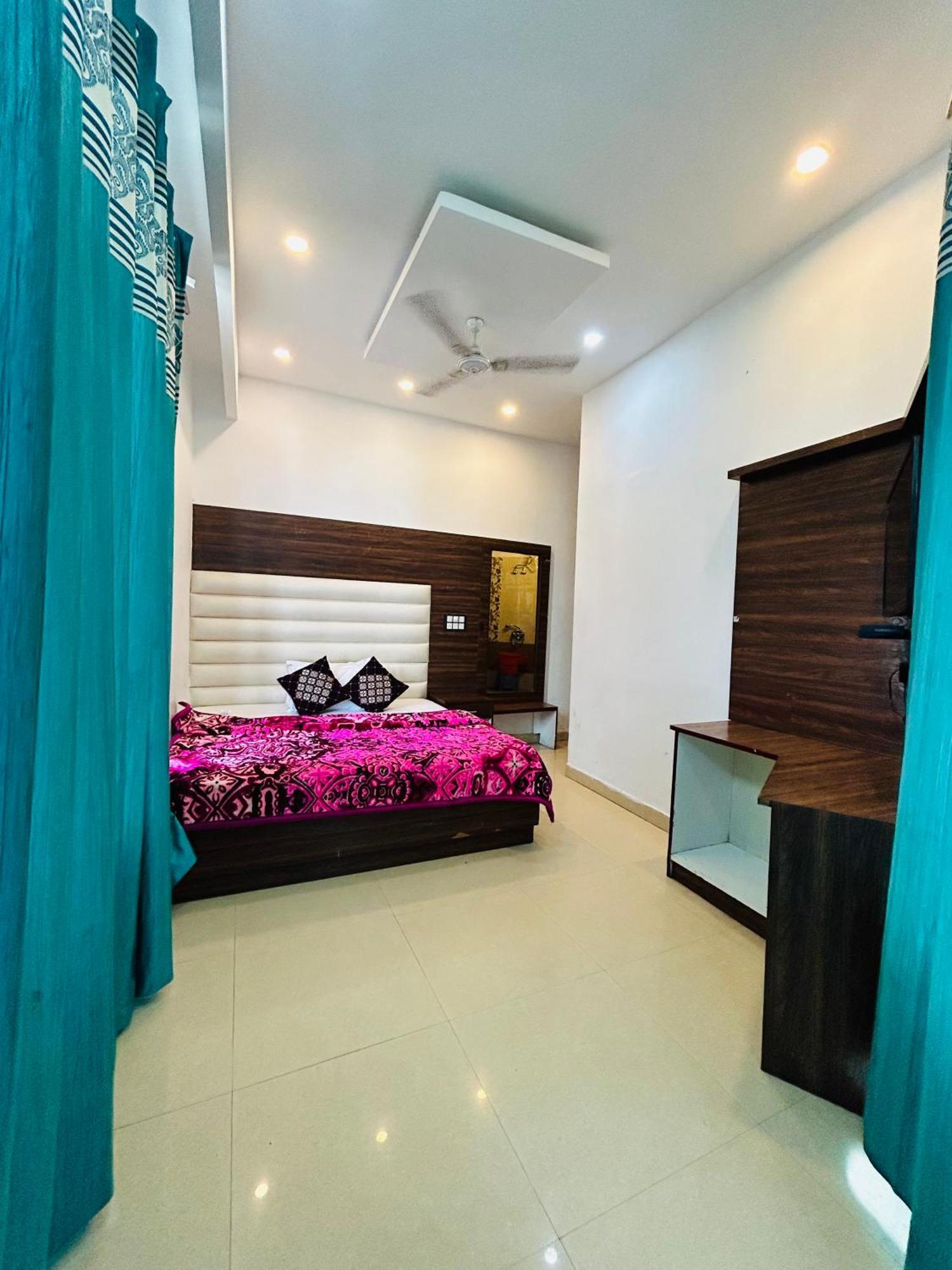 Rahul Hotel & Restaurant มัสซูรี ภายนอก รูปภาพ