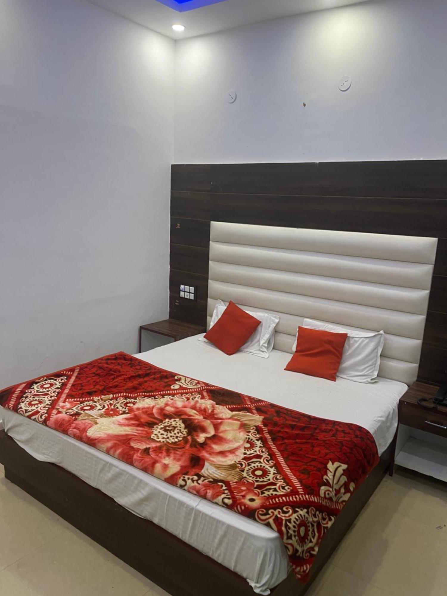 Rahul Hotel & Restaurant มัสซูรี ภายนอก รูปภาพ