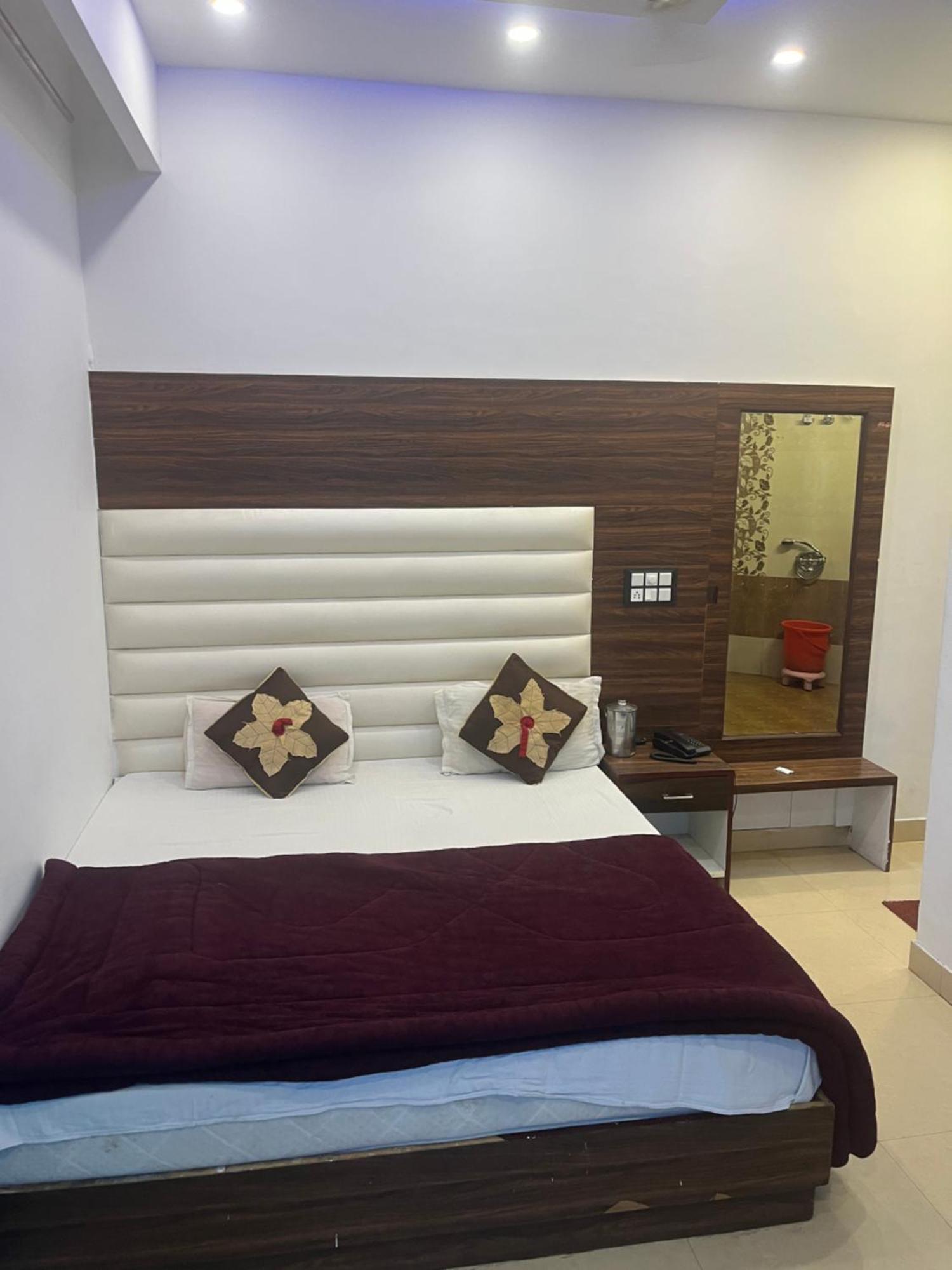 Rahul Hotel & Restaurant มัสซูรี ภายนอก รูปภาพ